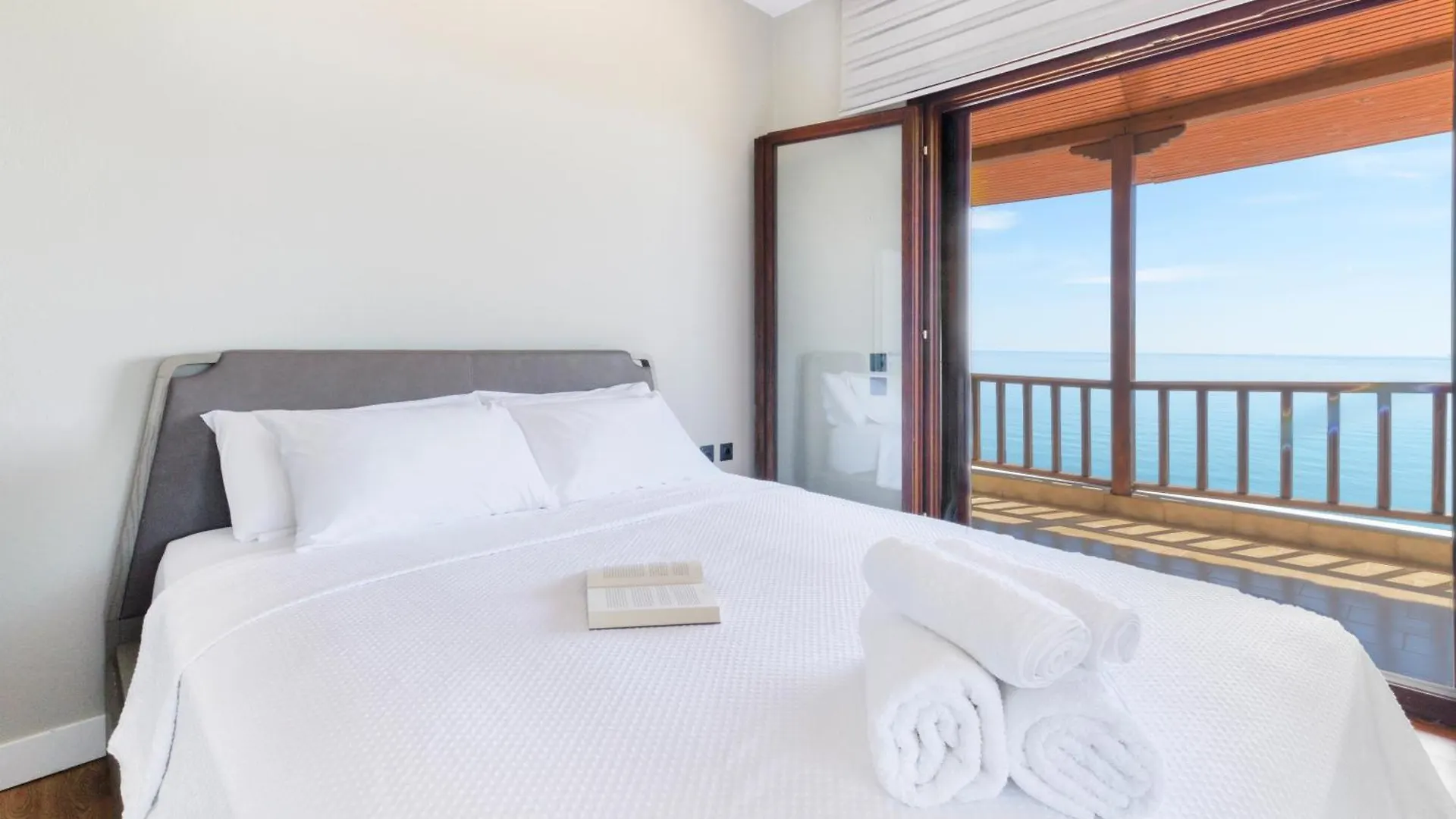 Iconic Prive Beachfront Villa Mola Kaliva