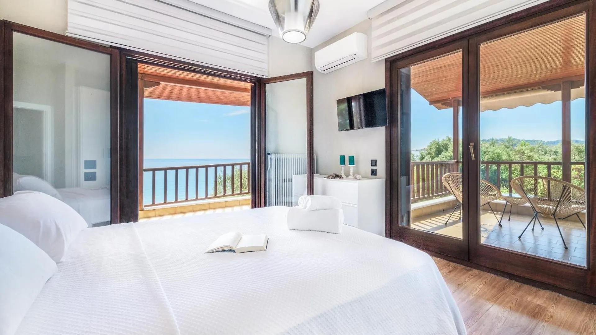 Iconic Prive Beachfront Villa Mola Kaliva